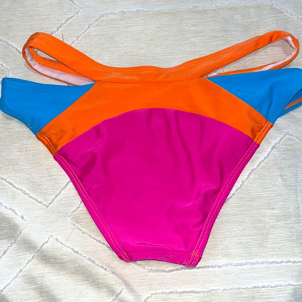 Colorblock Bikini Set - Picture 2 of 3